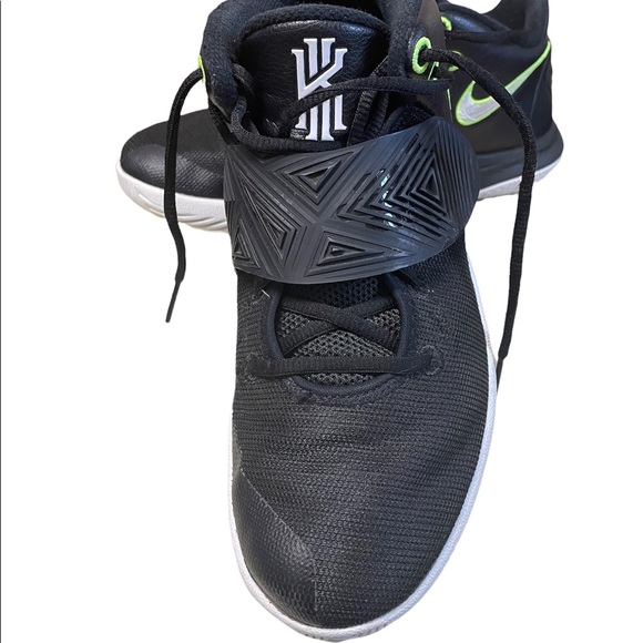 Nike Kyrie Flytrap III Basketball Shoes main image 6